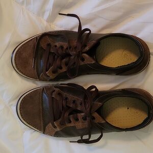 CROCS Men's Hover Lace Up Leather Sneakers